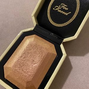 Too Faced Canary Diamond highlighter
